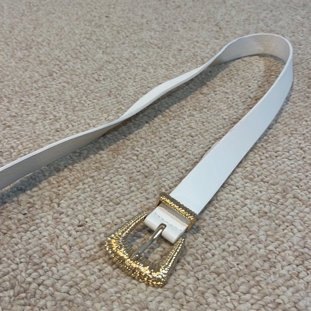 Forever 21 White and Gold Buckle Belt S/M